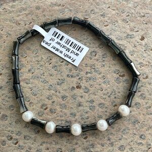 Elegant Black Mother of Pearl & White Freshwater Pearl Bracelet 7”